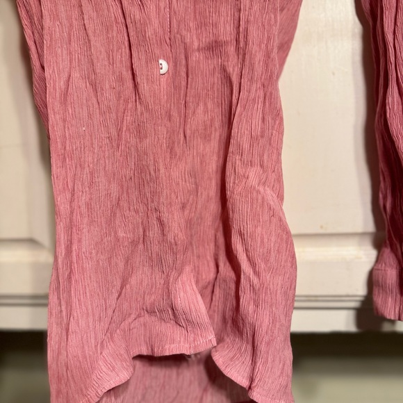 ❤️❤️ - Pink button up top - Picture 4 of 6